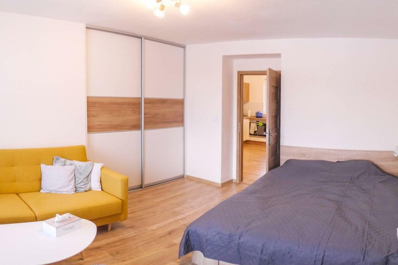 2 Bedroom Flat In The Heart Of Liptovsky Mikulas Exterior photo